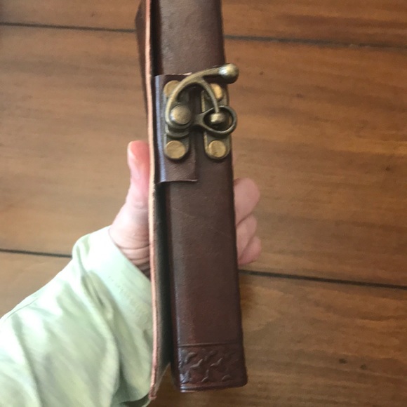 Leather journal with side lock - Picture 4 of 7